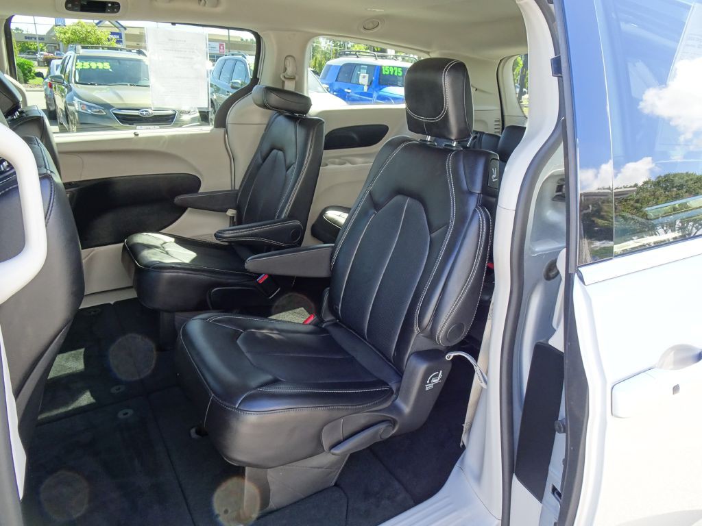 2024 Chrysler Pacifica Image 12