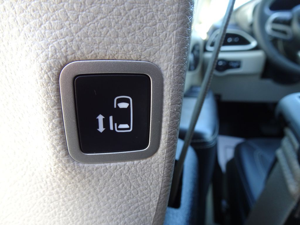 2024 Chrysler Pacifica Image 13