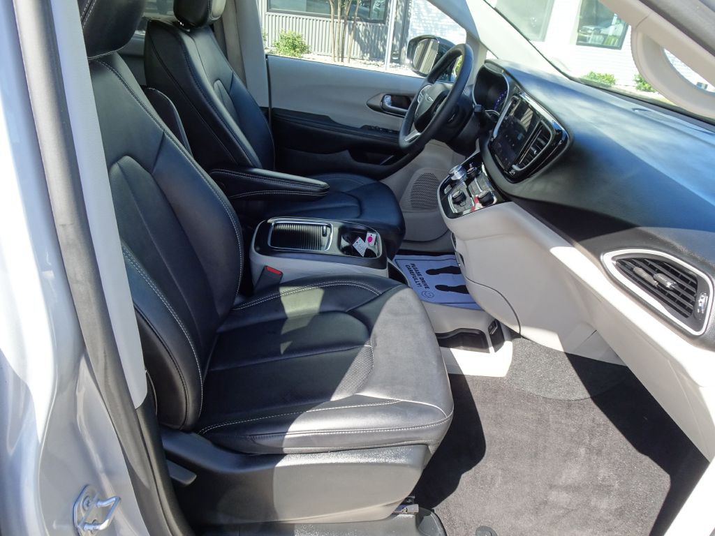 2024 Chrysler Pacifica Image 15