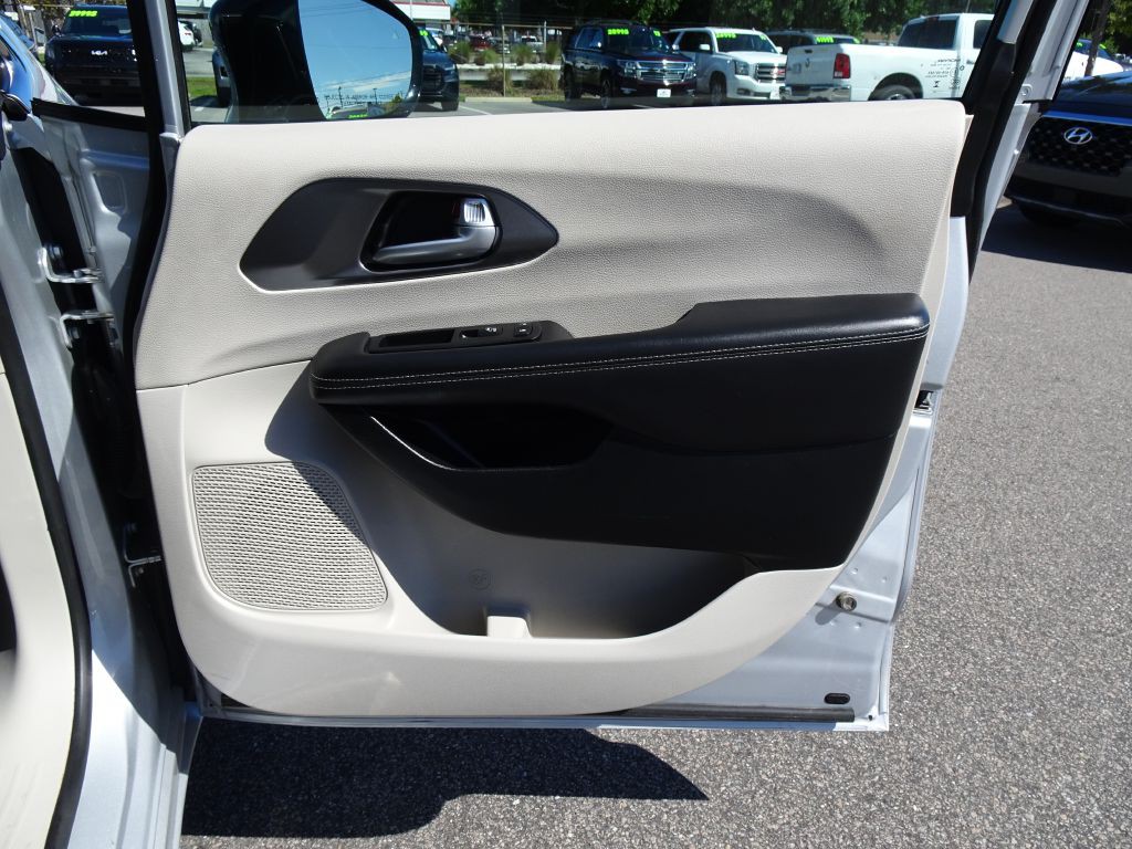 2024 Chrysler Pacifica Image 16