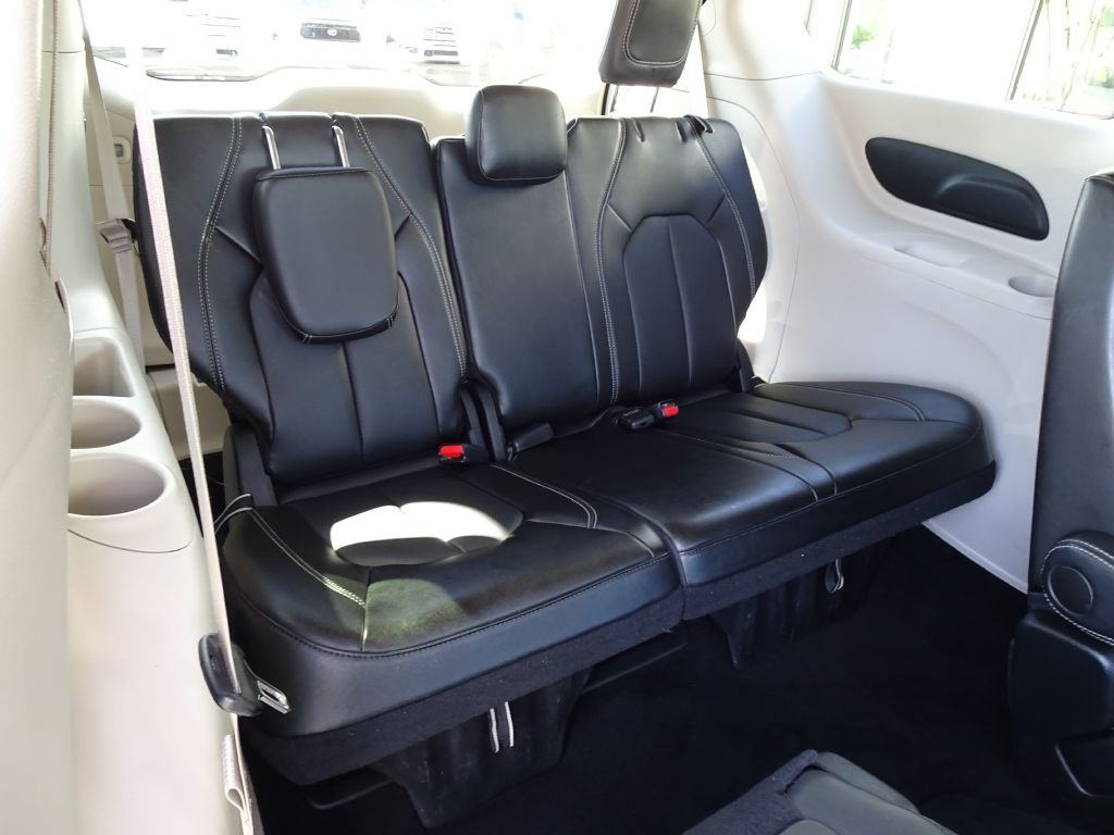 2024 Chrysler Pacifica Image 19