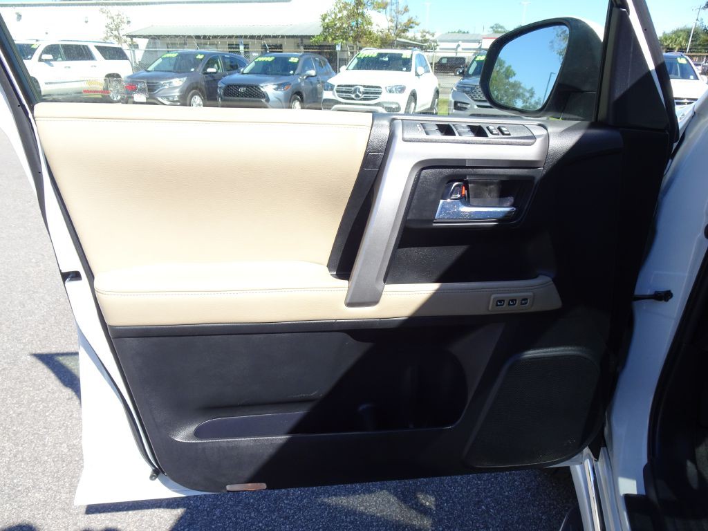 2016 Toyota 4Runner Image 11