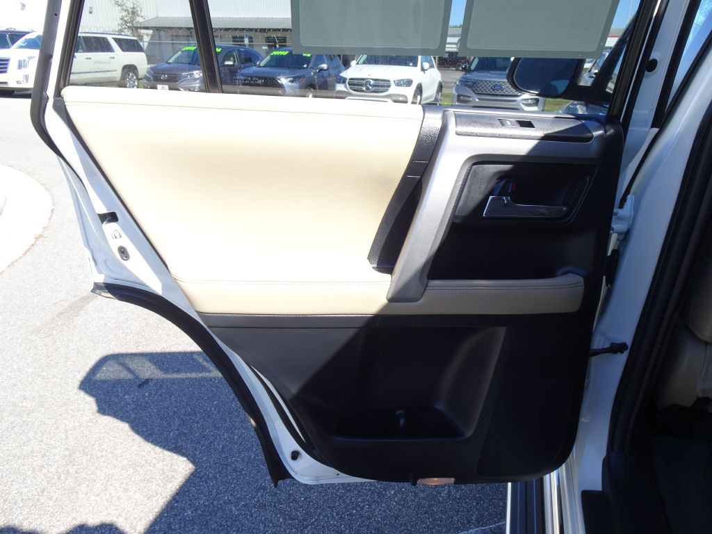 2016 Toyota 4Runner Image 14