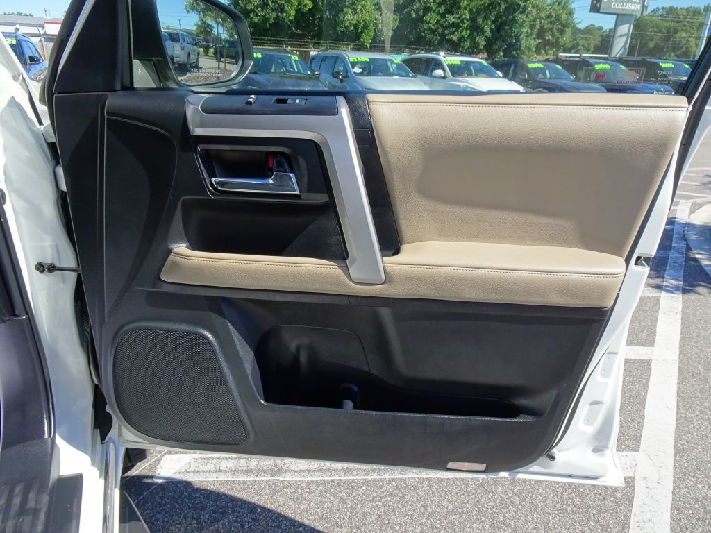 2016 Toyota 4Runner Image 17