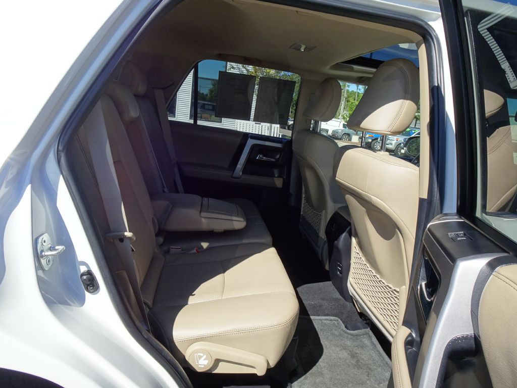 2016 Toyota 4Runner Image 18