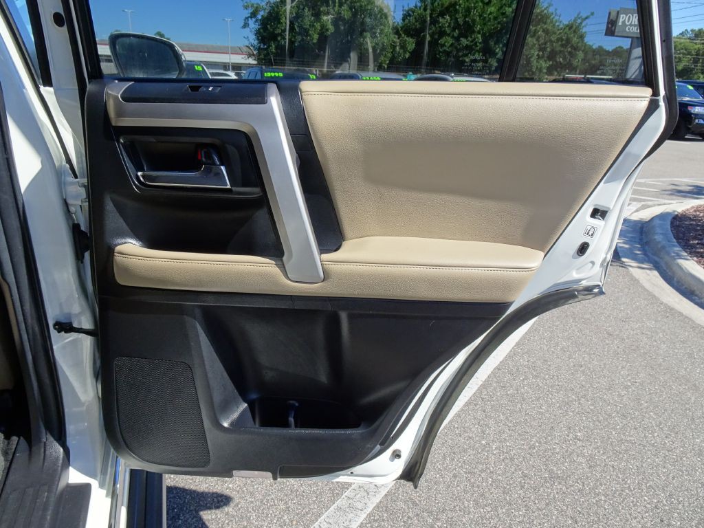 2016 Toyota 4Runner Image 19