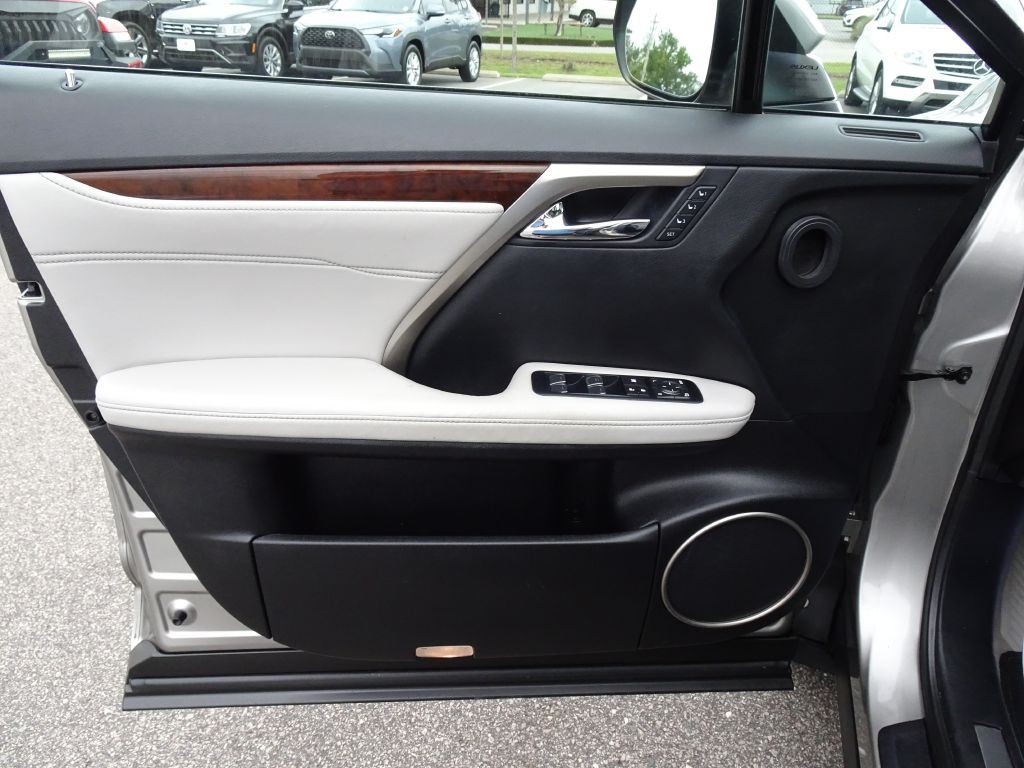 2017 Lexus RX Image 11