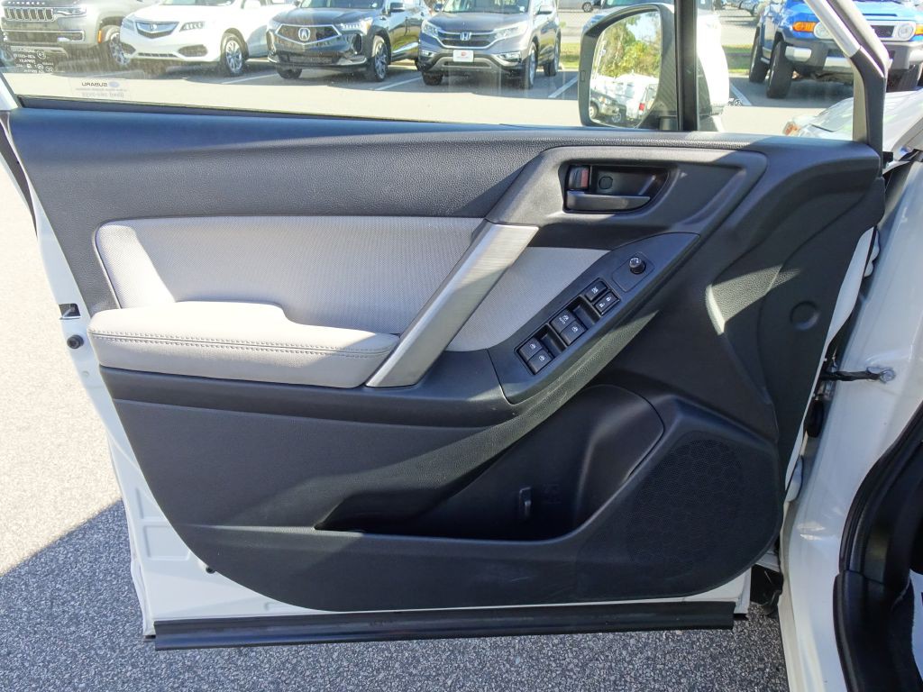 2016 Subaru Forester Image 11