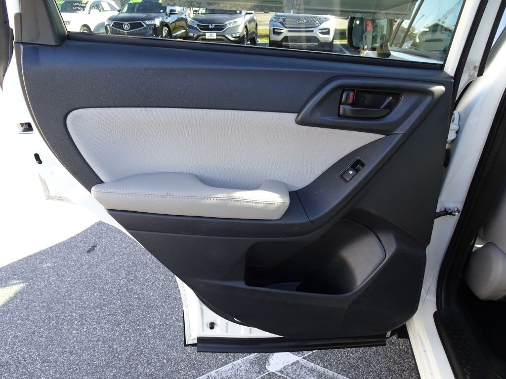 2016 Subaru Forester Image 14