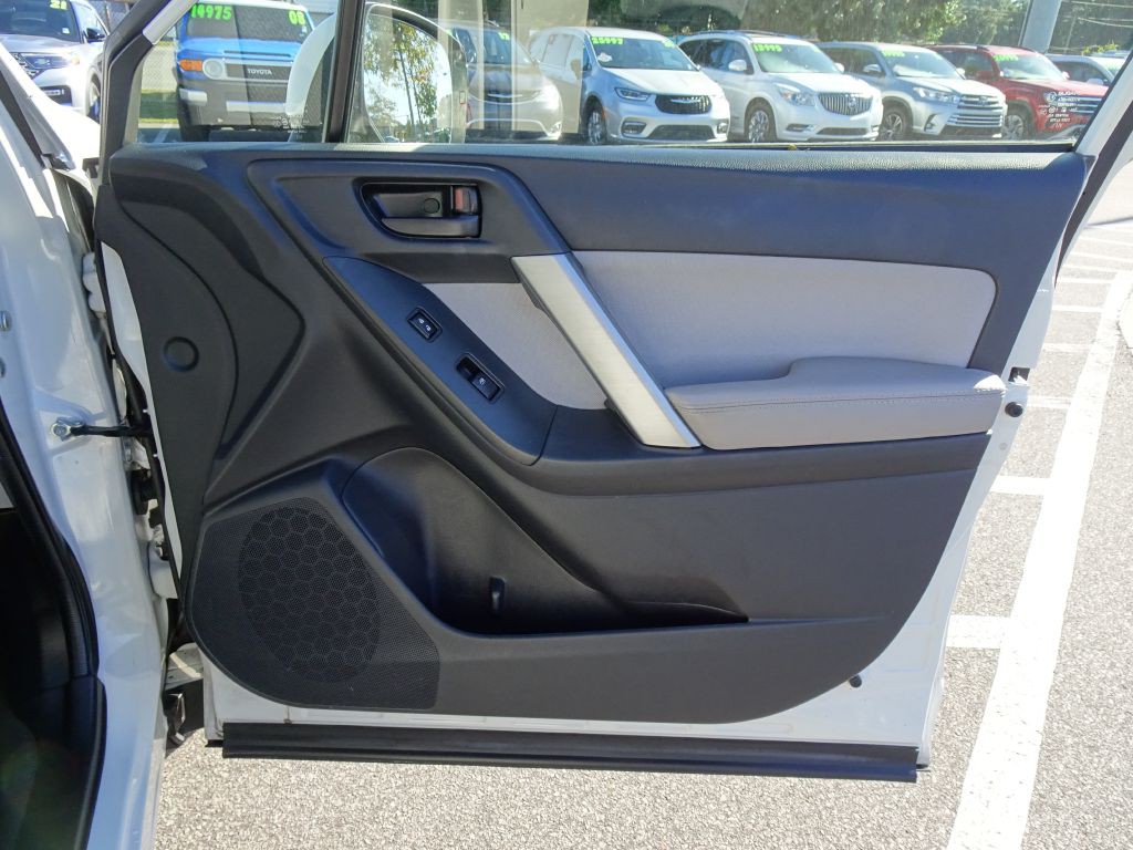 2016 Subaru Forester Image 16