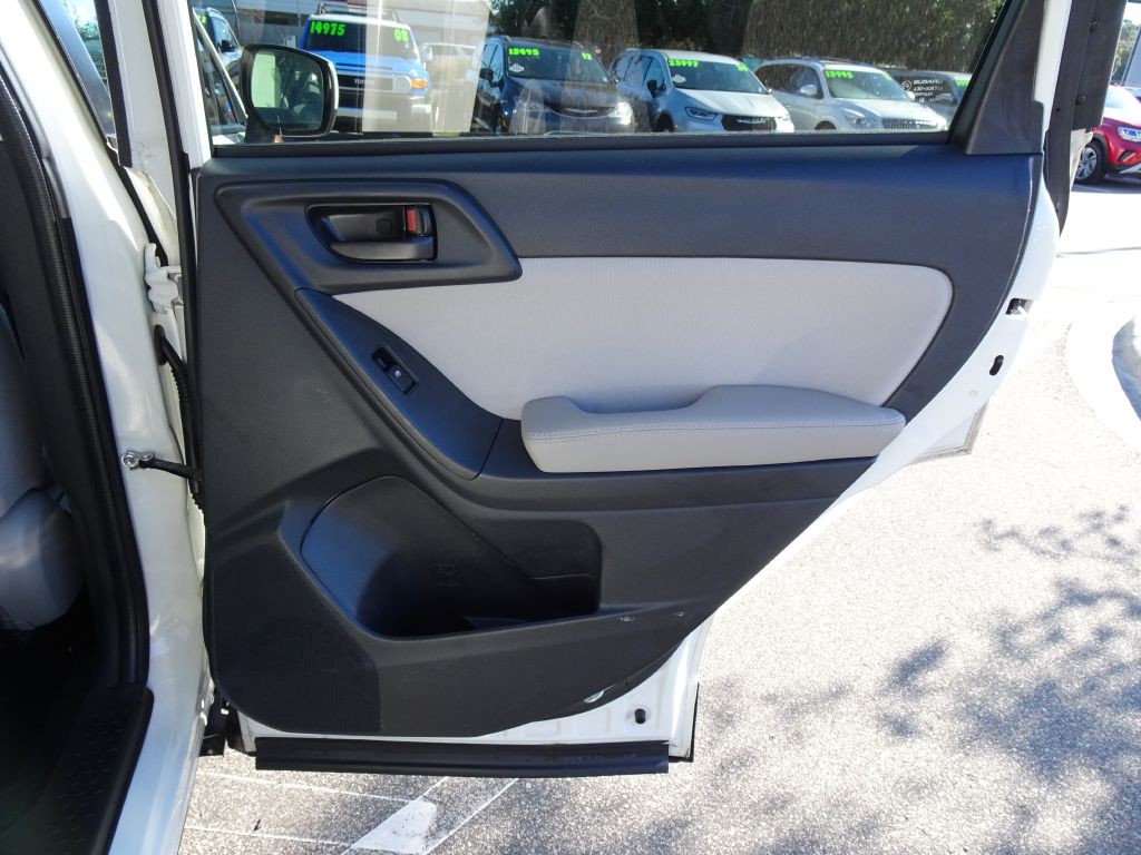 2016 Subaru Forester Image 18