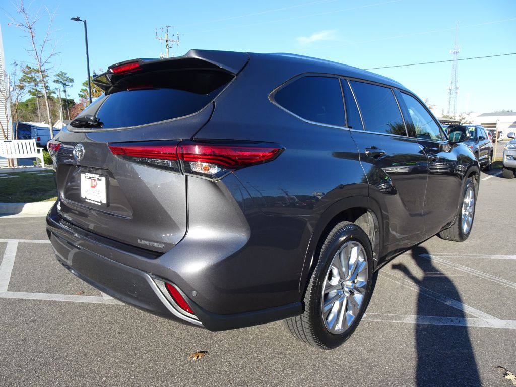 2021 Toyota Highlander Image 3