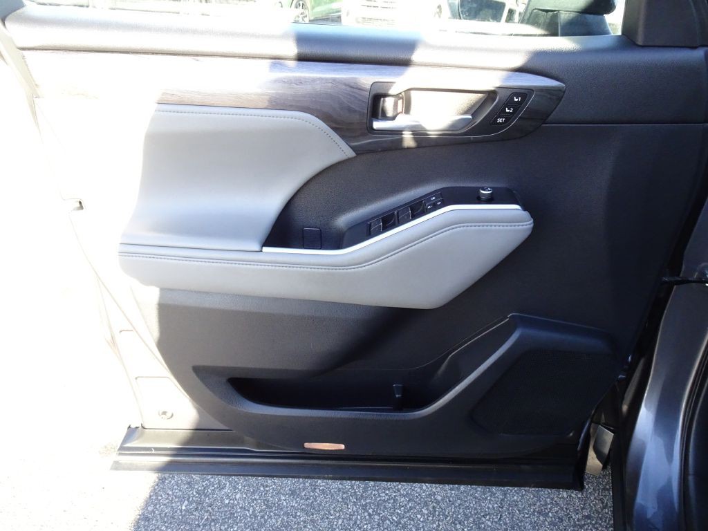 2021 Toyota Highlander Image 11