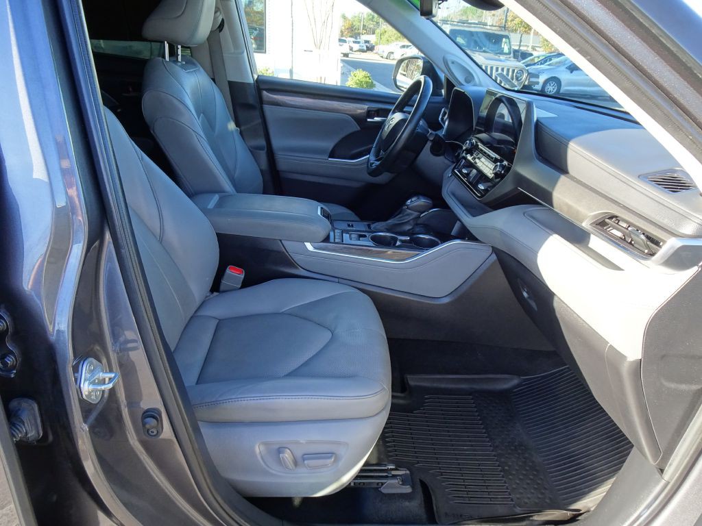 2021 Toyota Highlander Image 16