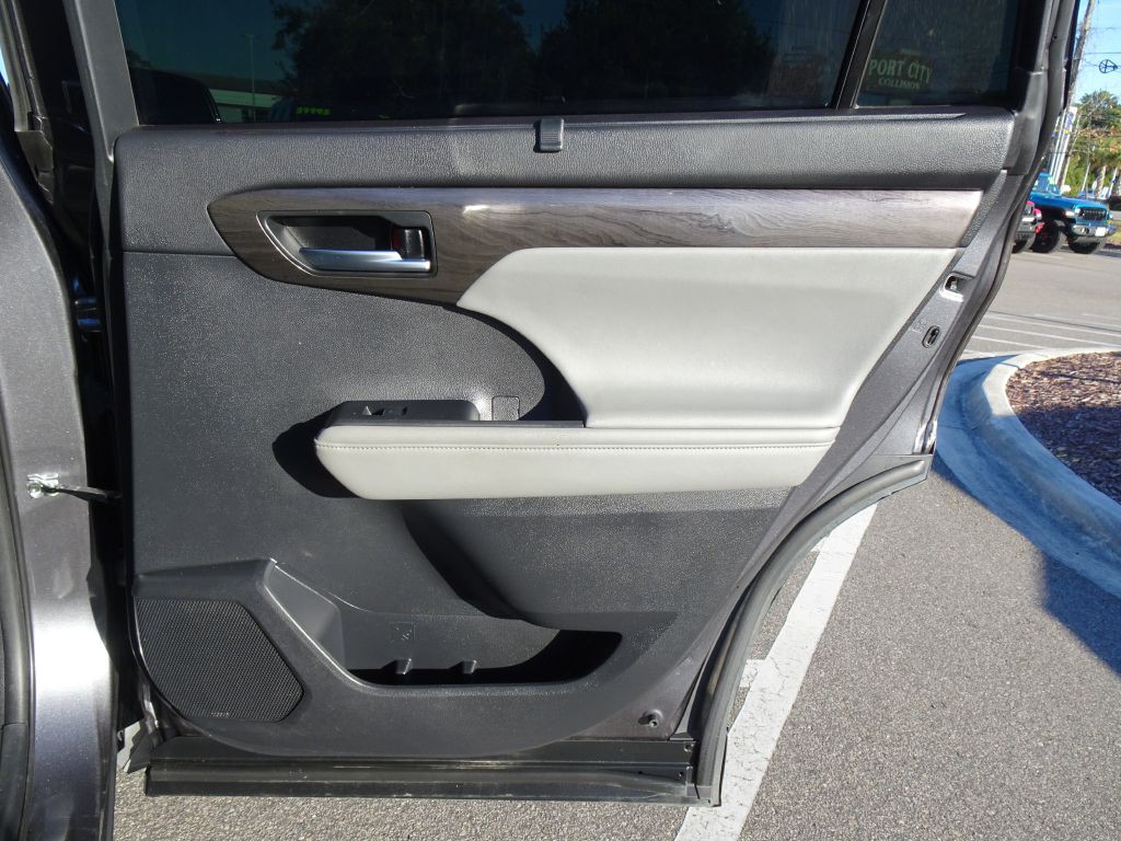 2021 Toyota Highlander Image 19