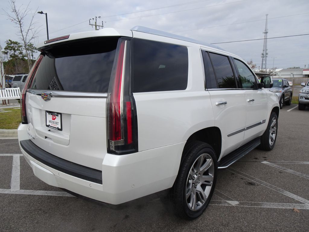 2017 Cadillac Escalade Image 3