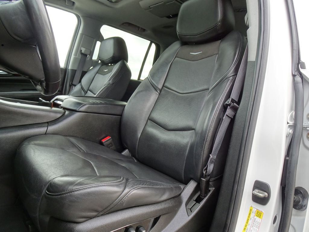 2017 Cadillac Escalade Image 10