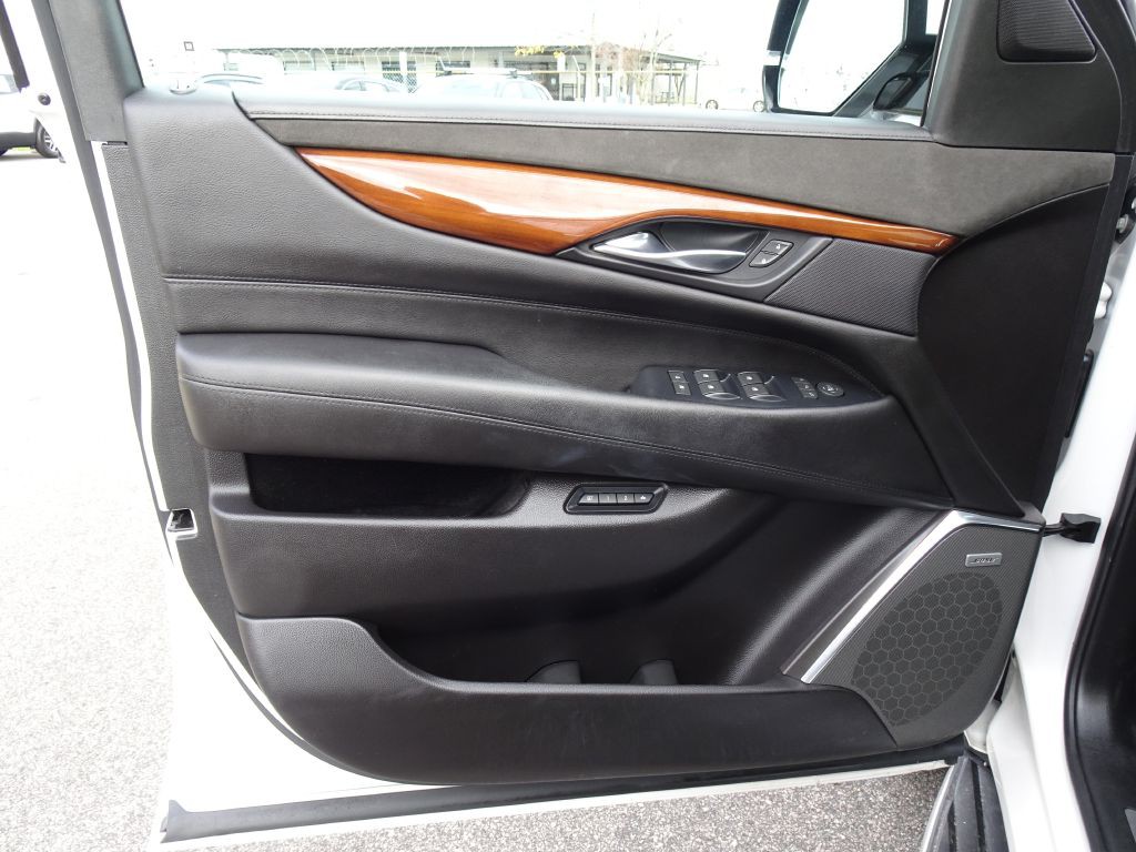 2017 Cadillac Escalade Image 11