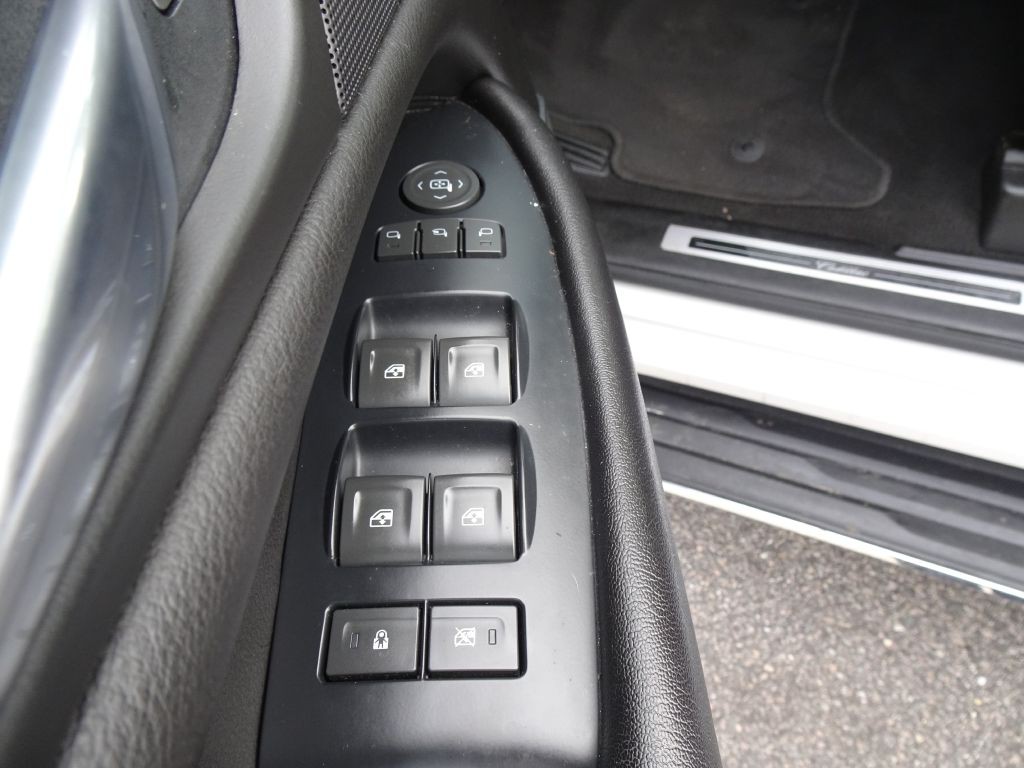 2017 Cadillac Escalade Image 12