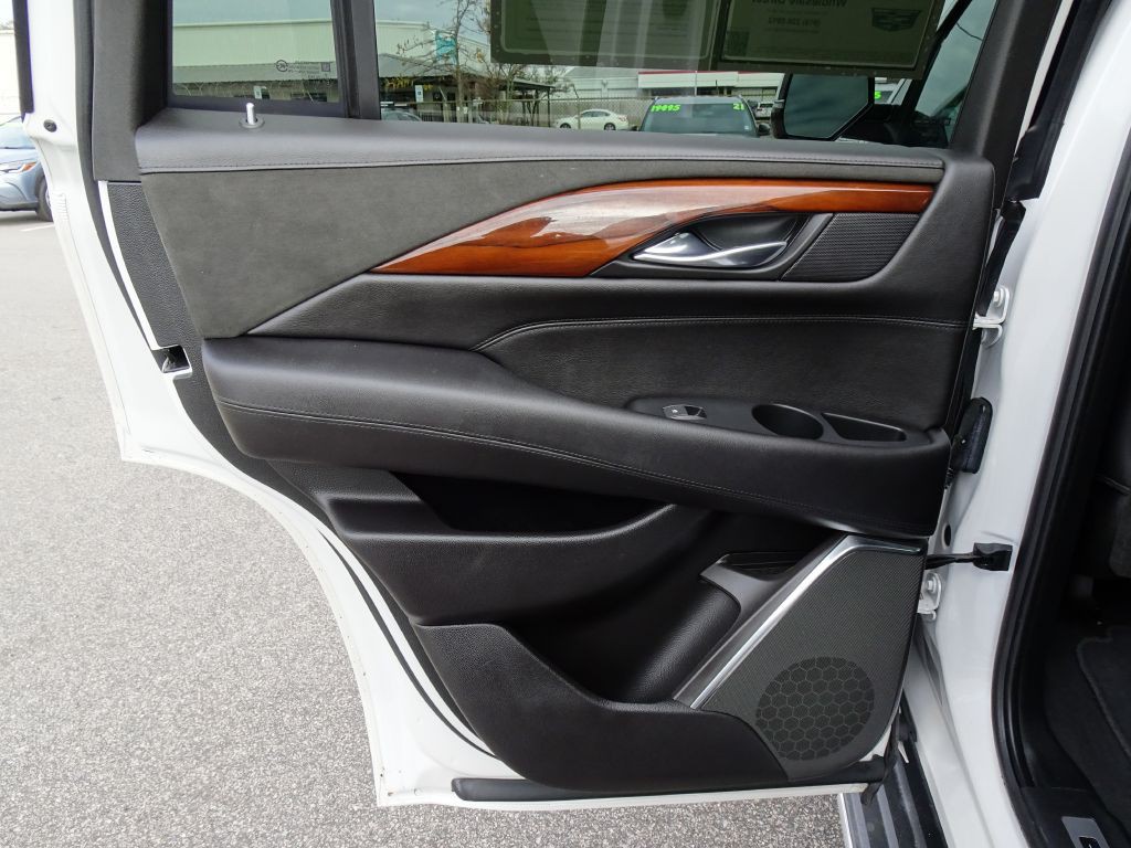 2017 Cadillac Escalade Image 15