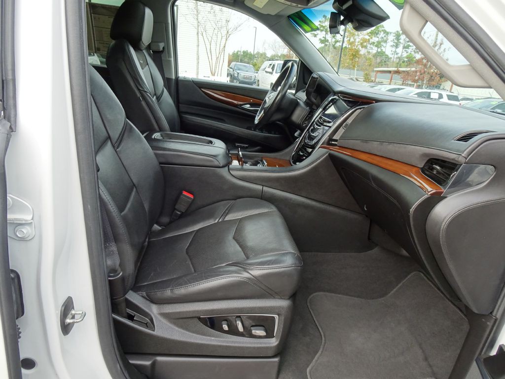 2017 Cadillac Escalade Image 17