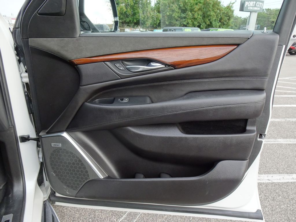 2017 Cadillac Escalade Image 18