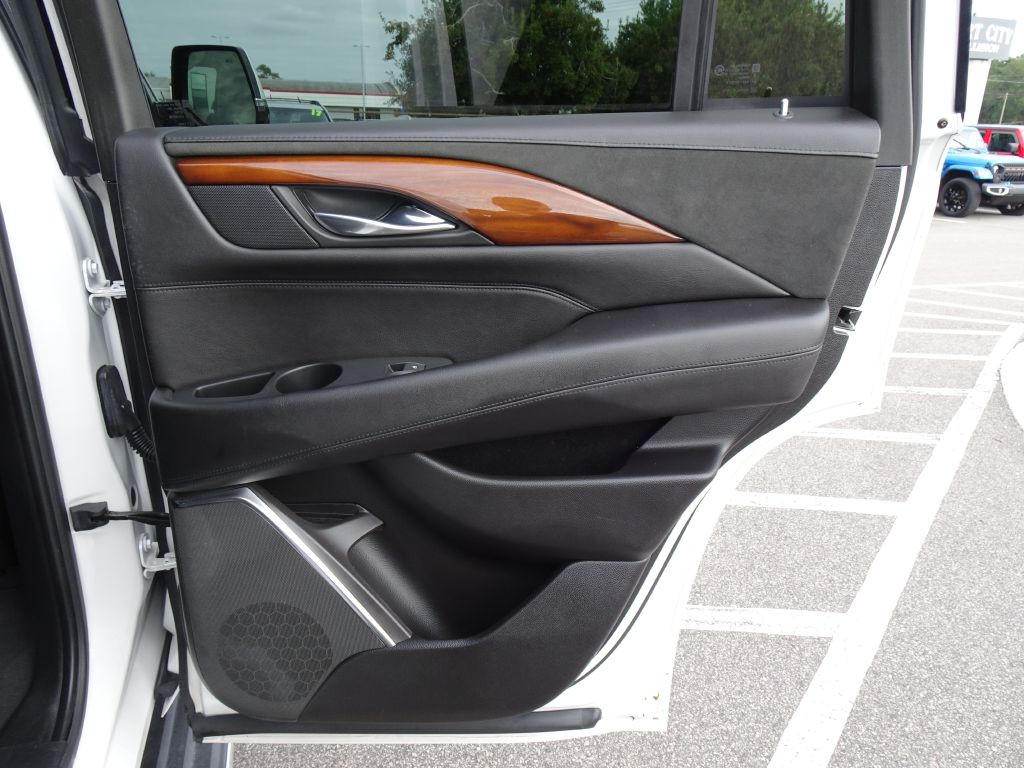 2017 Cadillac Escalade Image 20