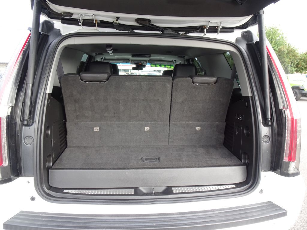 2017 Cadillac Escalade Image 32