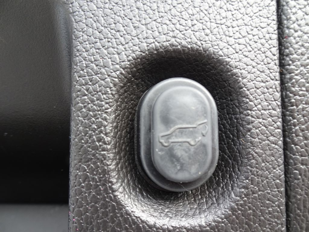 2017 Cadillac Escalade Image 35