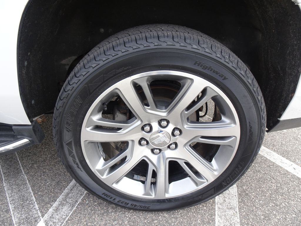 2017 Cadillac Escalade Image 42