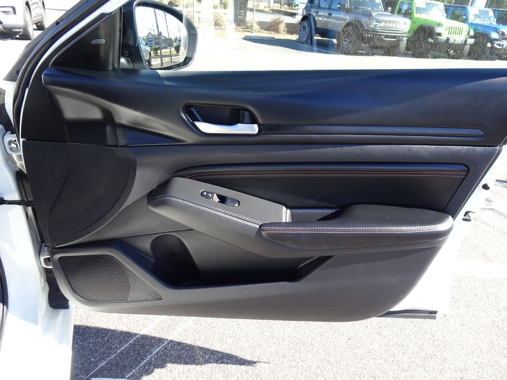 2022 Nissan Altima Image 15