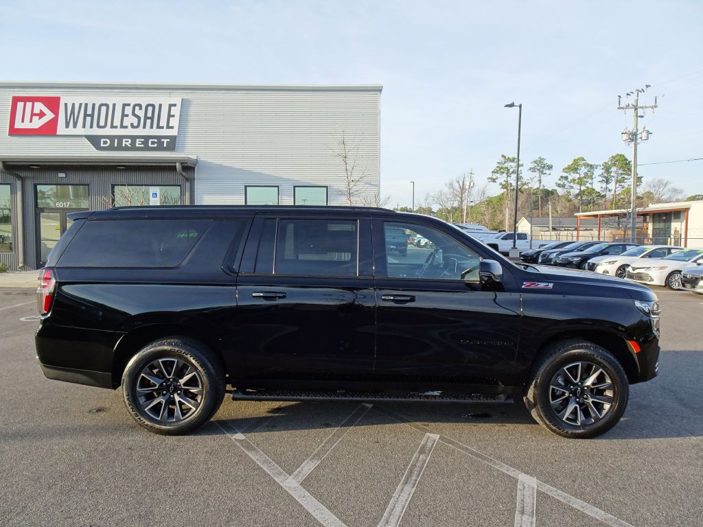 2021 Chevrolet Suburban Image 2