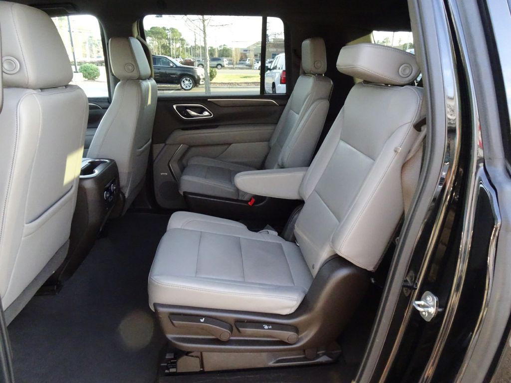 2021 Chevrolet Suburban Image 13