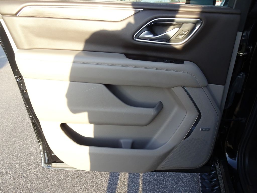 2021 Chevrolet Suburban Image 14