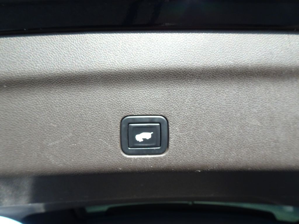 2021 Chevrolet Suburban Image 32