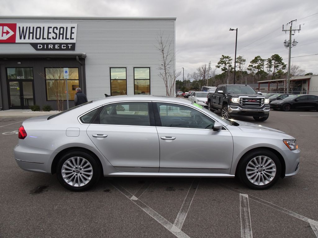 2017 Volkswagen Passat Image 2