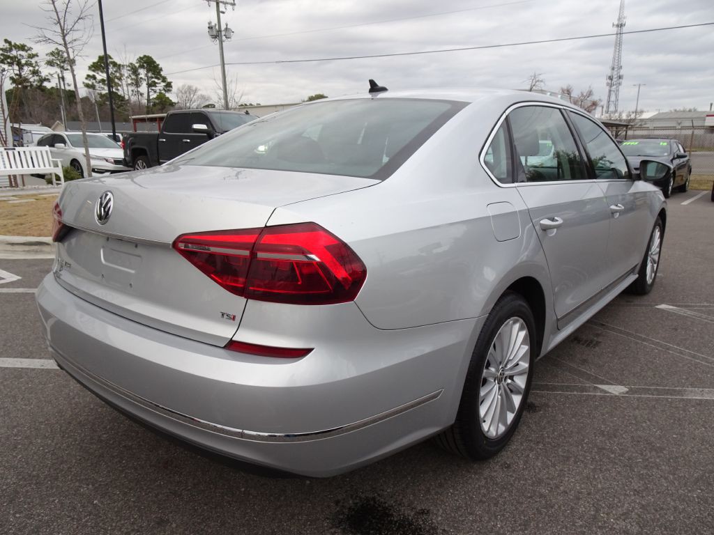 2017 Volkswagen Passat Image 3