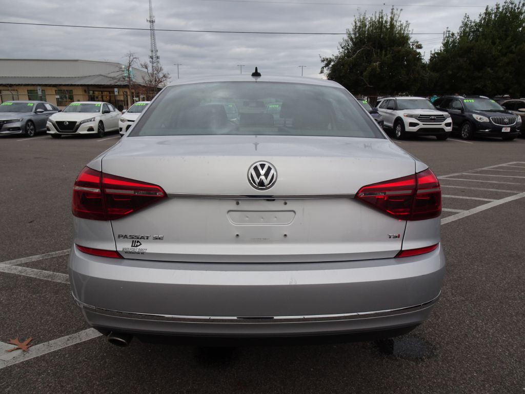 2017 Volkswagen Passat Image 4