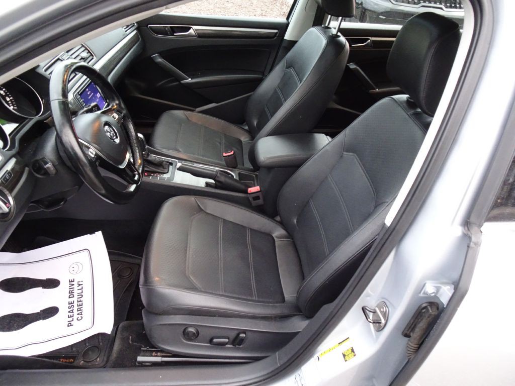 2017 Volkswagen Passat Image 9