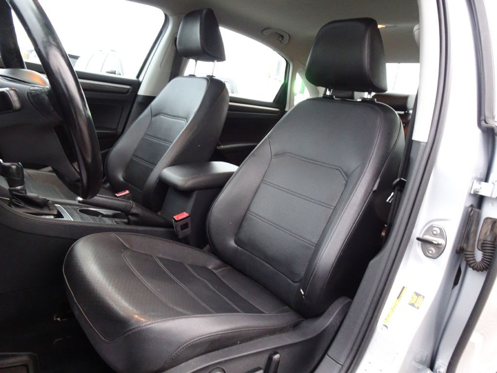 2017 Volkswagen Passat Image 10