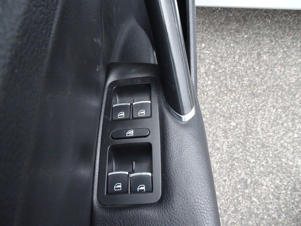 2017 Volkswagen Passat Image 12