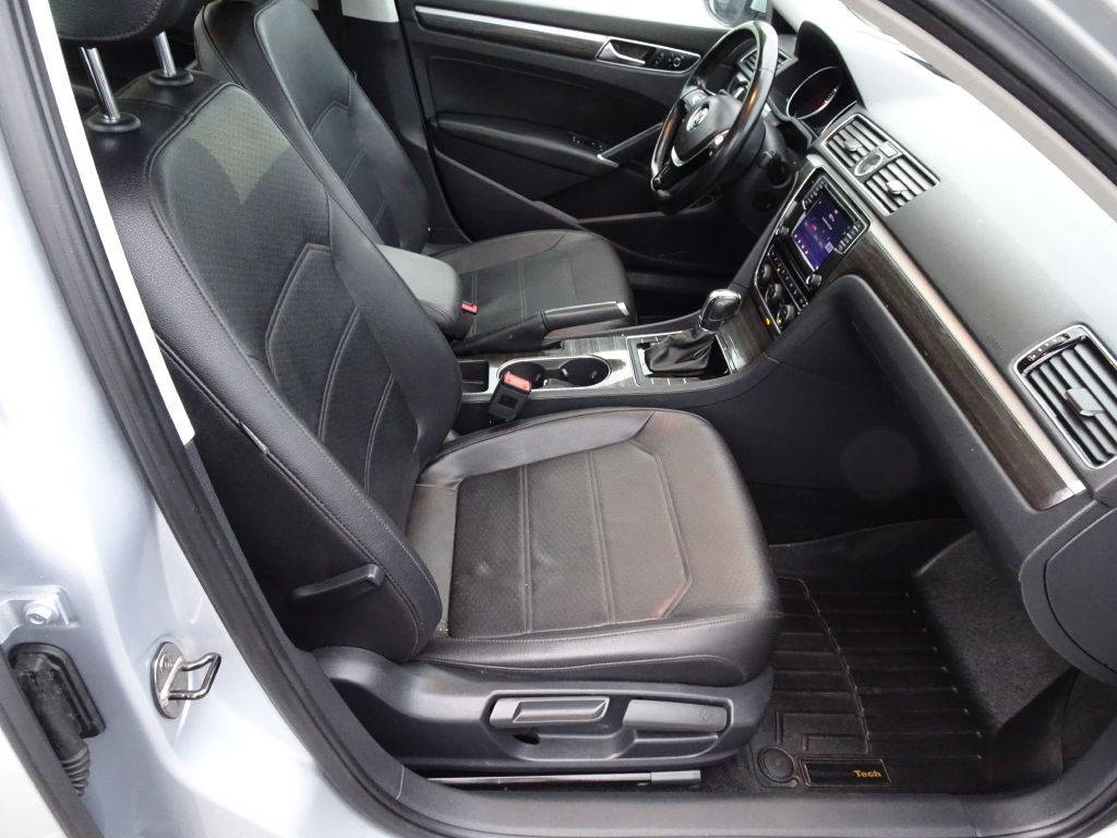 2017 Volkswagen Passat Image 15