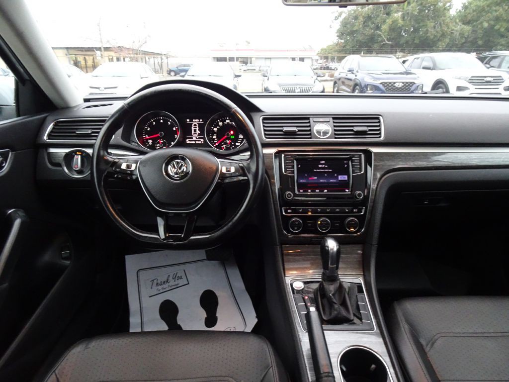 2017 Volkswagen Passat Image 19