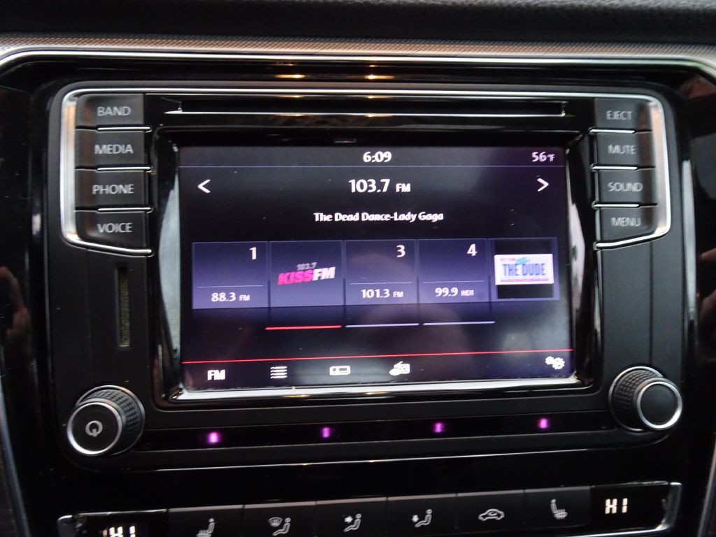 2017 Volkswagen Passat Image 21