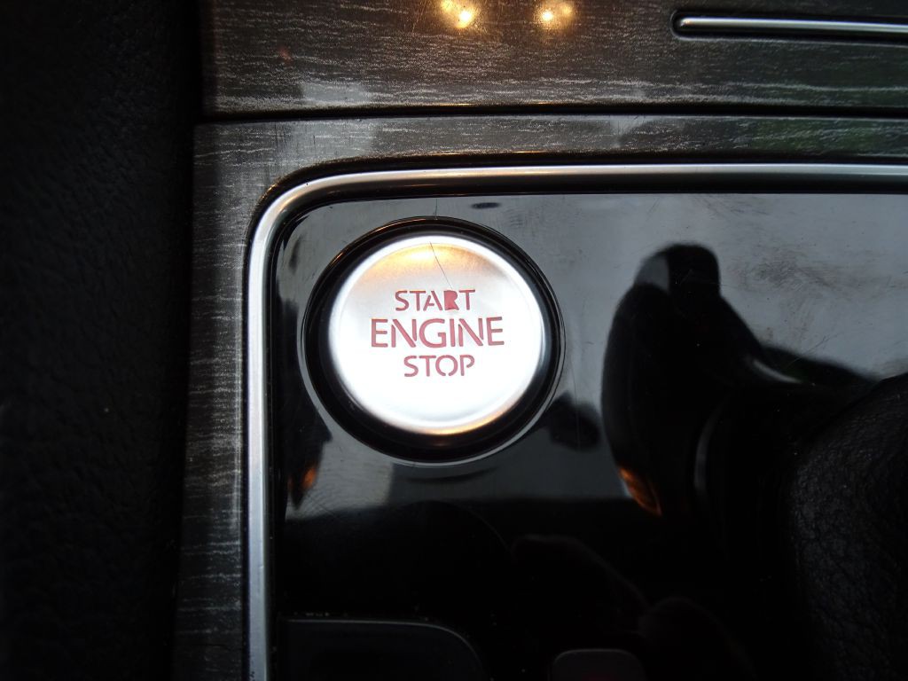 2017 Volkswagen Passat Image 24