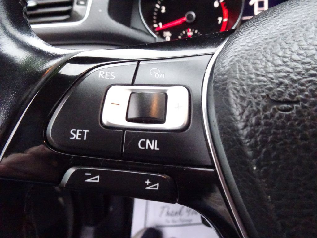 2017 Volkswagen Passat Image 26