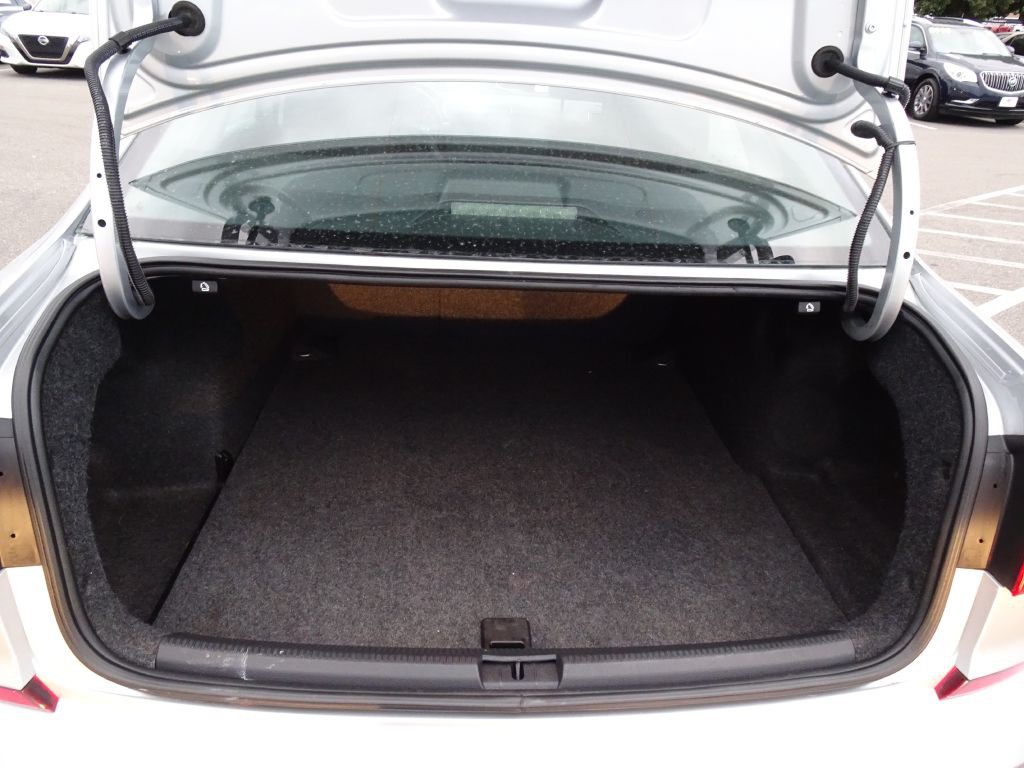 2017 Volkswagen Passat Image 27