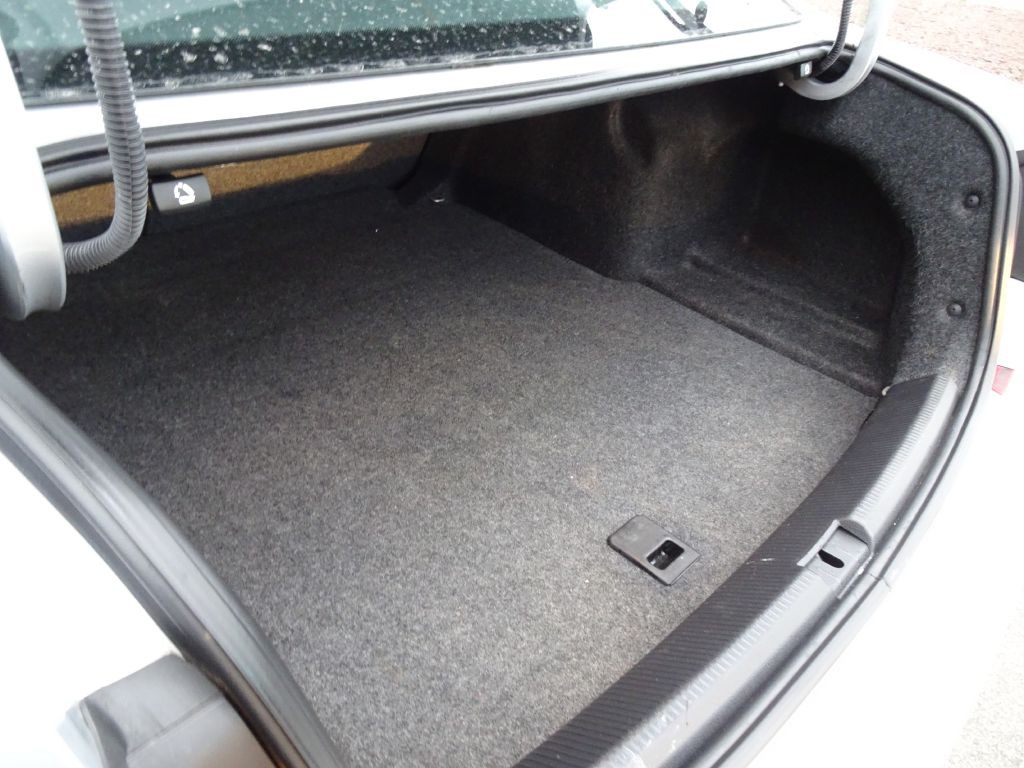 2017 Volkswagen Passat Image 28