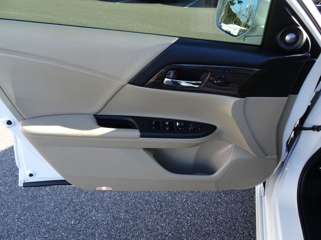 2017 Honda Accord Image 11