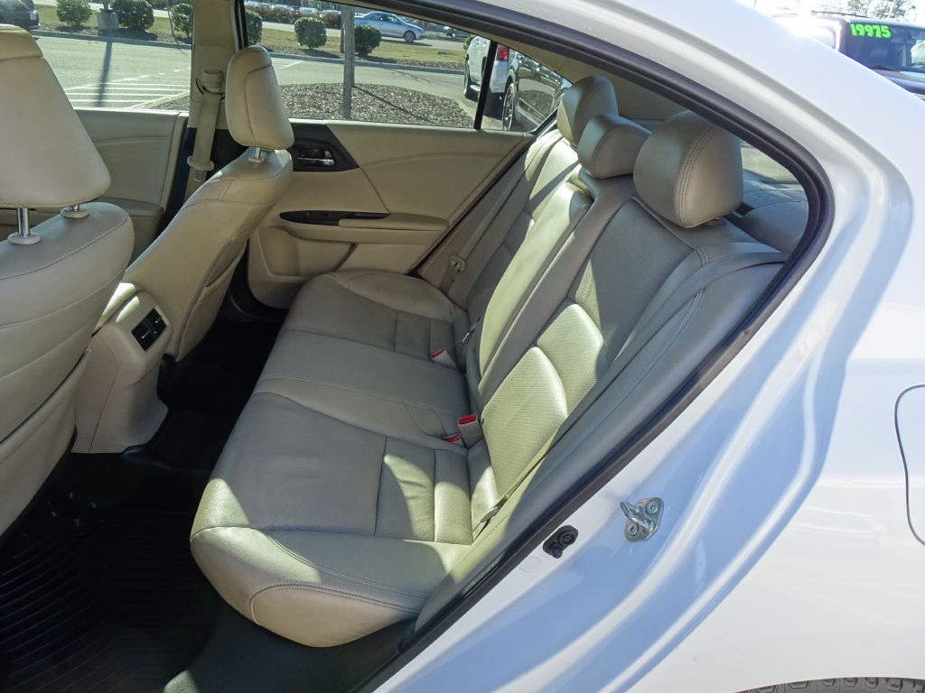 2017 Honda Accord Image 12